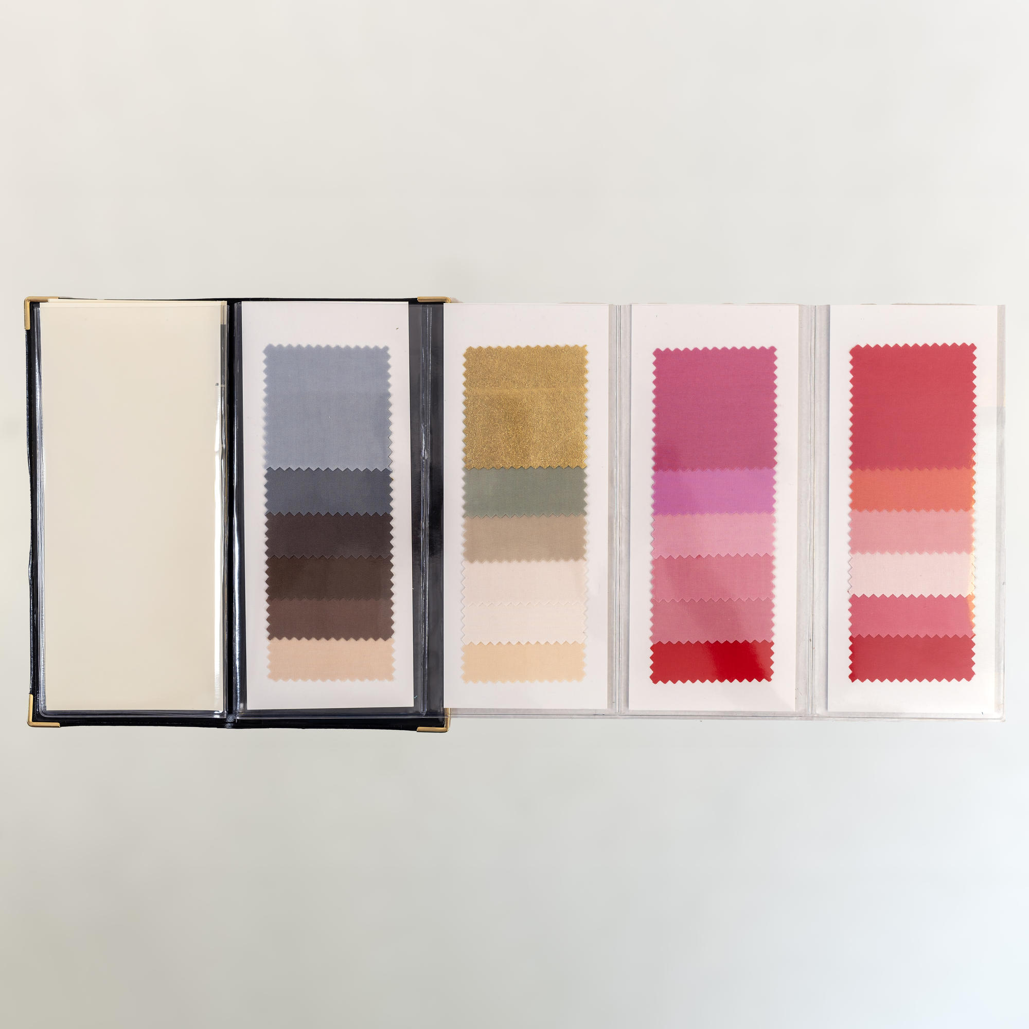 Light Summer Extended Seasonal Wallet second palette with wallet