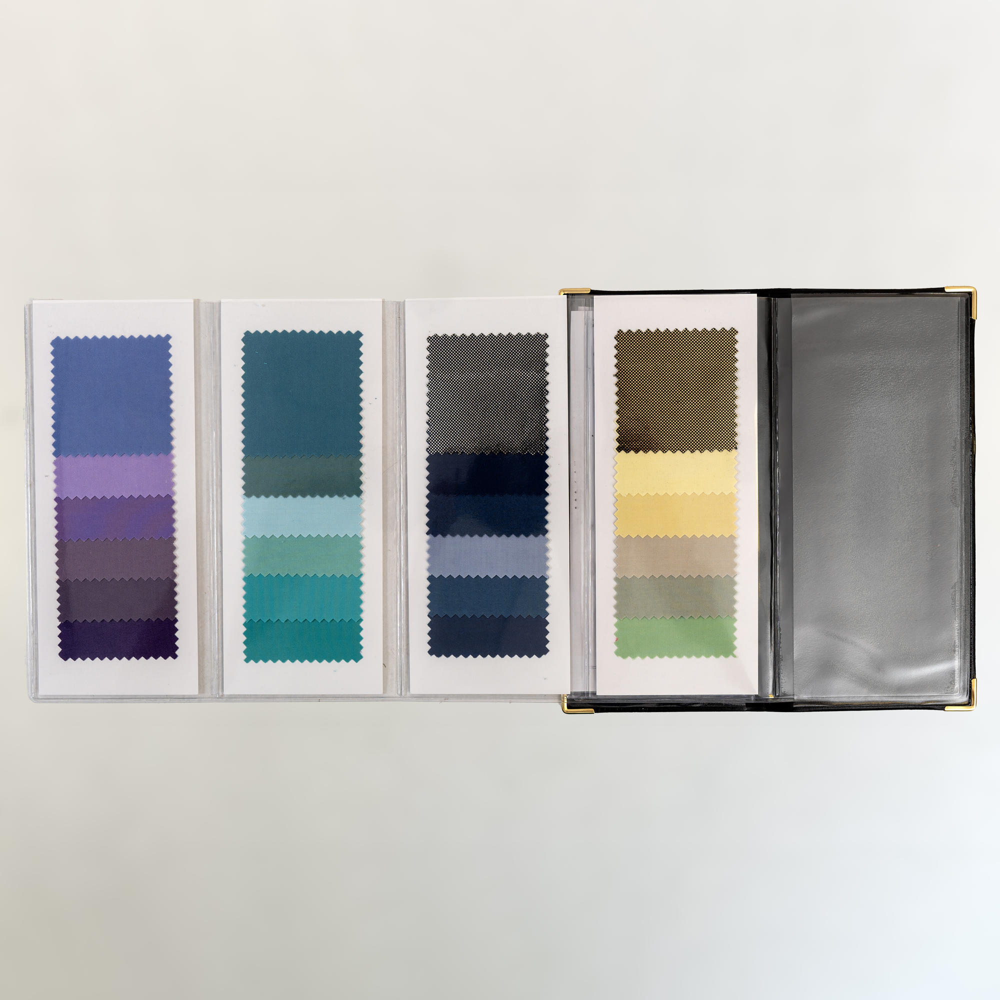 Soft Summer Extended Seasonal Wallet second palette with wallet