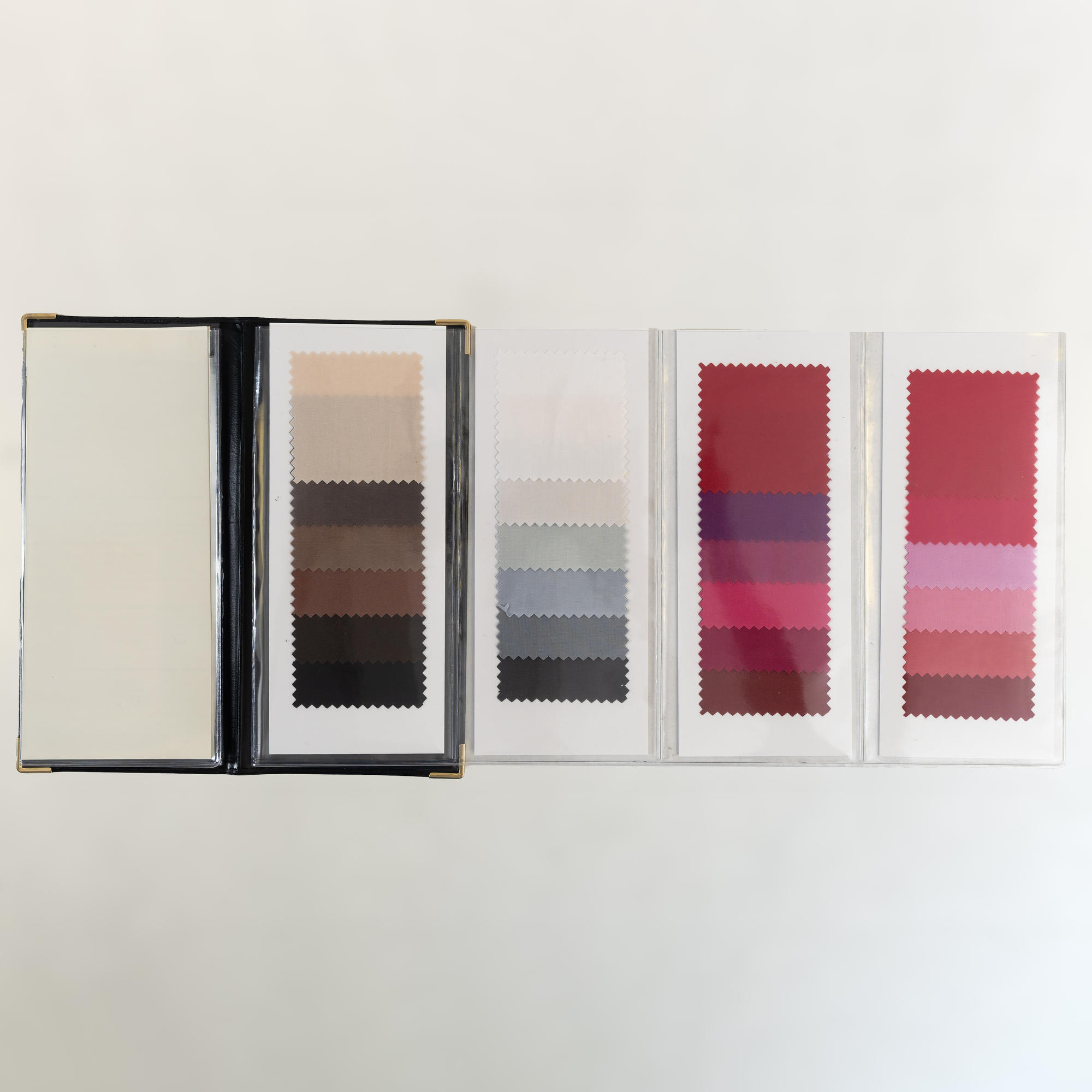 Cool Winter Extended Seasonal Wallet second palette with wallet